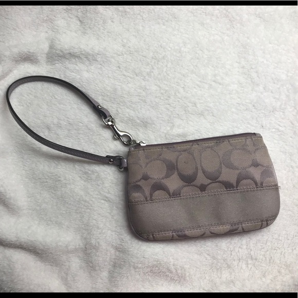 Coach Handbags - 🌿3/$33🌿Mini Coach Wristlet
